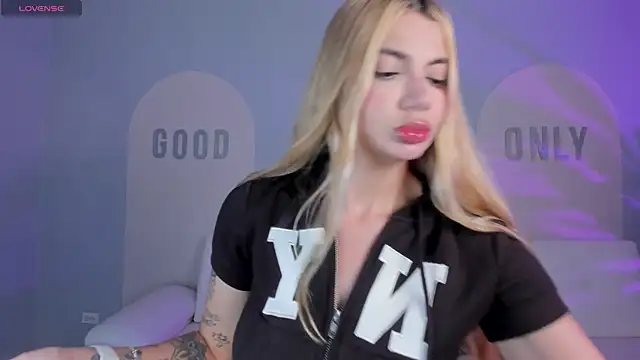 NiaHolland online show from July 11, 7:38 pm