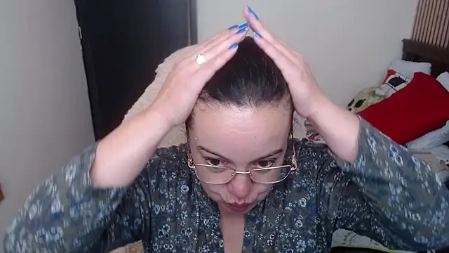 Sonialorens  online show from January 12, 2:33 pm