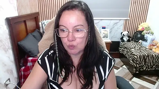 Sonialorens  online show from April 13, 4:23 pm