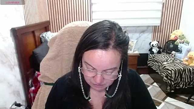 Sonialorens  online show from April 17, 9:40 pm