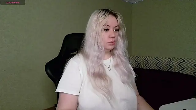 Snapshot of elven_dreams_ chatting on January 3, 9:47 am elven dreams online show from January 3, 9:47 am