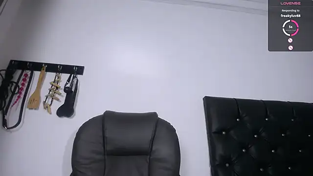 alejandraluxt online show from February 23, 5:45 am