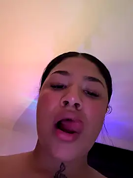 IamSashaLuv online show from December 4, 9:40 am