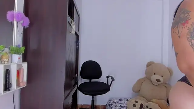 Snapshot of Emma_lean chatting on October 2, 12:34 pm Emma lean online show from October 2, 12:34 pm