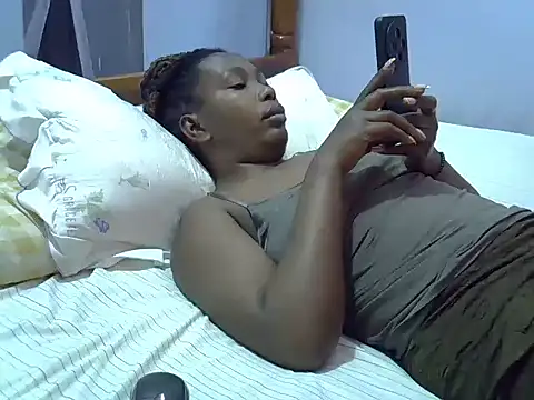 queennisha2 online show from April 10, 8:30 am