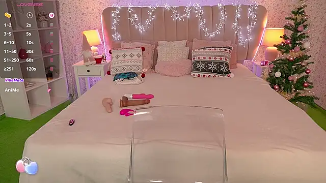 Snapshot of MirandaHobbs chatting on December 31, 6:37 am MirandaHobbs online show from December 31, 6:37 am