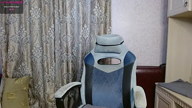 Aestheticguy101 online show from March 13, 6:16 am