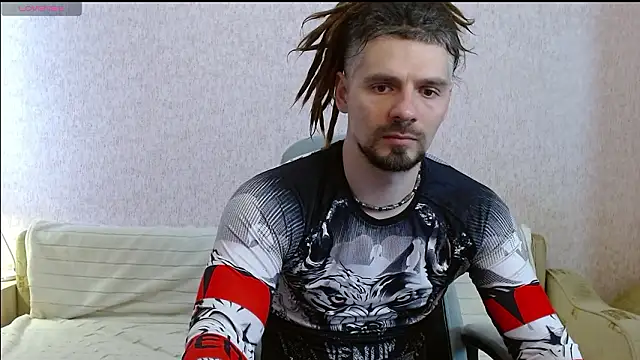 Aestheticguy101 online show from March 27, 8:26 am