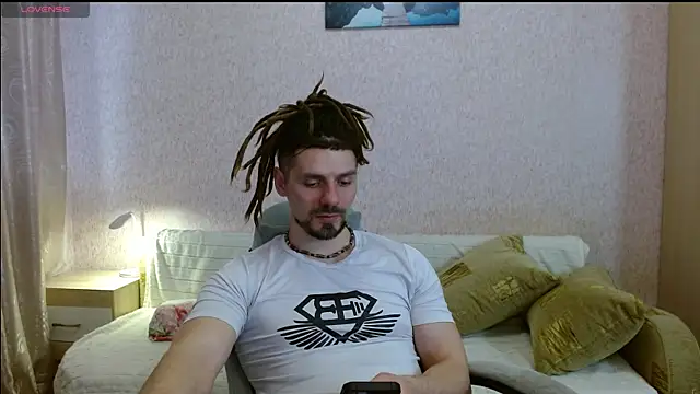 Aestheticguy101 online show from April 10, 3:06 pm