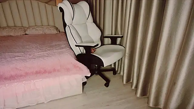 Girl  Funny online show from December 28, 8:04 pm