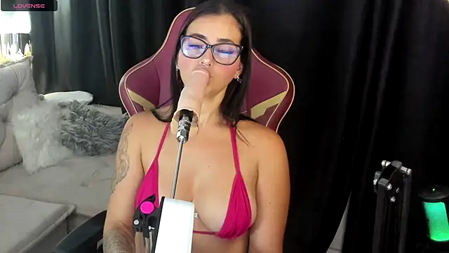 LauraColour online show from February 5, 12:26 am