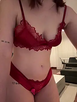 Snapshot of redheaddoll22 chatting on January 14, 8:31 am redheaddoll22 online show from January 14, 8:31 am