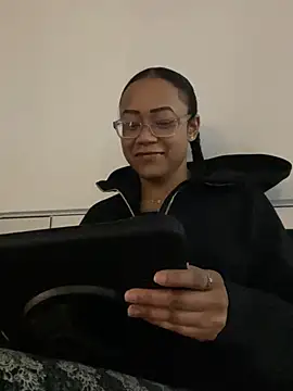 RylHoneyy online show from February 25, 2:05 pm