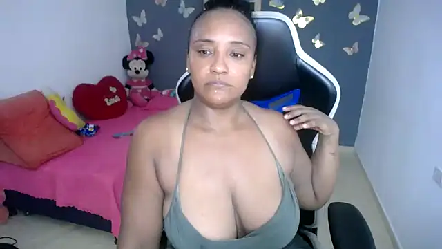 Snapshot of marysol83 chatting on May 10, 12:49 am marysol83 online show from May 10, 12:49 am