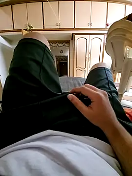 Snapshot of vansh1802 chatting on November 16, 4:29 am vansh1802 online show from November 16, 4:29 am