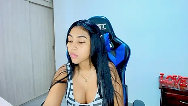 sophiax-x online show from December 20, 1:07 pm