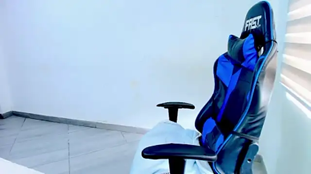 sophiax-x online show from March 26, 2:55 pm