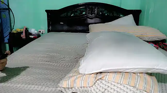 Snapshot of WantedSexslaves chatting on February 2, 12:13 pm WantedSexslaves online show from February 2, 12:13 pm