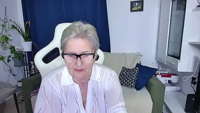 Selenna57 online show from April 14, 4:57 pm