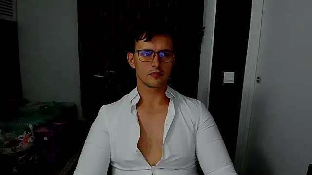 Snapshot of sexxymuscles4u chatting on October 7, 11:51 am sexxymuscles4u online show from October 7, 11:51 am
