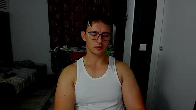 Snapshot of sexxymuscles4u chatting on October 13, 8:58 am sexxymuscles4u online show from October 13, 8:58 am