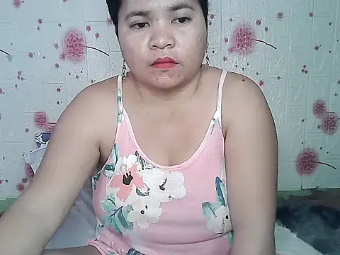 Snapshot of hotpussyxxx33x chatting on March 1, 5:52 am hotpussyxxx33x online show from March 1, 5:52 am