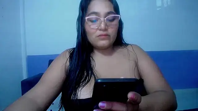 Snapshot of sirena_15 chatting on June 7, 2:05 am sirena 15 online show from June 7, 2:05 am