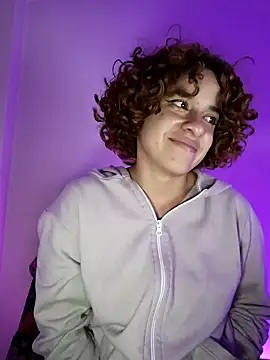 Snapshot of EmmaMelissa0521 chatting on December 18, 2:10 am EmmaMelissa0521 online show from December 18, 2:10 am