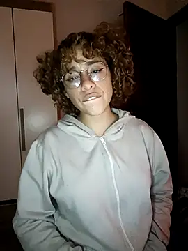 Snapshot of EmmaMelissa0521 chatting on January 28, 1:29 am EmmaMelissa0521 online show from January 28, 1:29 am