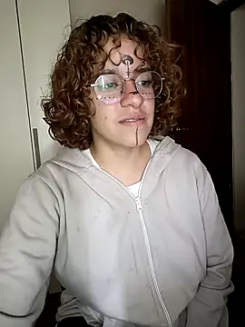 Snapshot of EmmaMelissa0521 chatting on February 1, 10:55 pm EmmaMelissa0521 online show from February 1, 10:55 pm