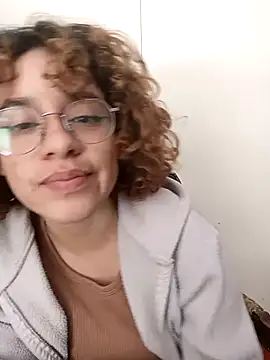 Snapshot of EmmaMelissa0521 chatting on February 14, 4:52 pm EmmaMelissa0521 online show from February 14, 4:52 pm