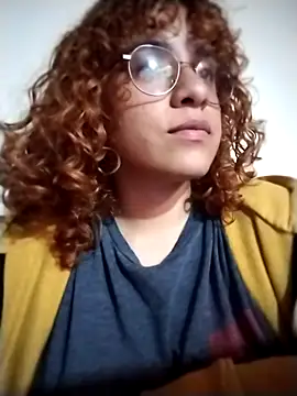 Snapshot of EmmaMelissa0521 chatting on October 26, 1:33 am EmmaMelissa0521 online show from October 26, 1:33 am