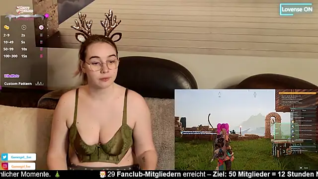 Snapshot of GamerGirl_Eve chatting on December 7, 9:11 pm GamerGirl Eve online show from December 7, 9:11 pm