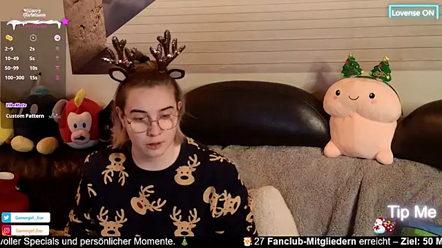 Snapshot of GamerGirl_Eve chatting on December 13, 7:10 pm GamerGirl Eve online show from December 13, 7:10 pm