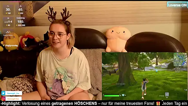 Snapshot of GamerGirl_Eve chatting on December 20, 7:07 pm GamerGirl Eve online show from December 20, 7:07 pm