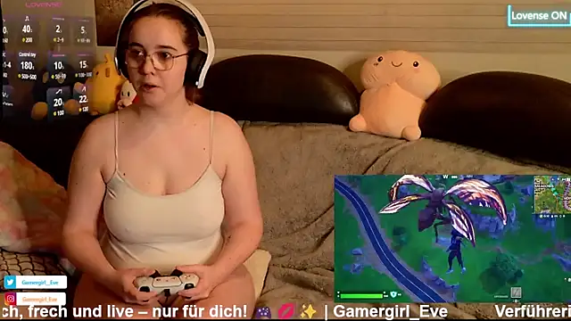 Snapshot of GamerGirl_Eve chatting on January 24, 7:18 pm GamerGirl Eve online show from January 24, 7:18 pm