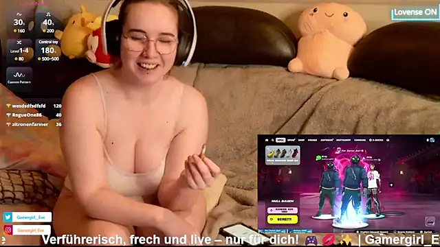 Snapshot of GamerGirl_Eve chatting on January 24, 10:19 pm GamerGirl Eve online show from January 24, 10:19 pm