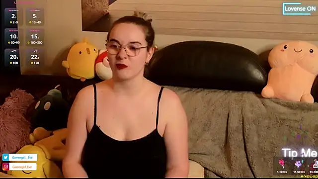 Snapshot of GamerGirl_Eve chatting on February 6, 7:07 pm GamerGirl Eve online show from February 6, 7:07 pm