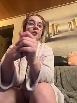 Snapshot of GamerGirl_Eve chatting on February 7, 7:27 pm GamerGirl Eve online show from February 7, 7:27 pm