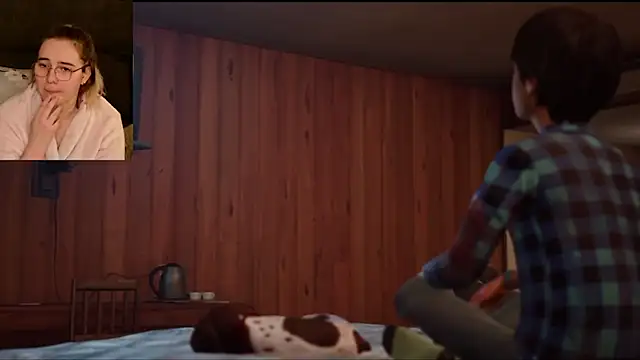 Snapshot of GamerGirl_Eve chatting on February 15, 1:10 am GamerGirl Eve online show from February 15, 1:10 am