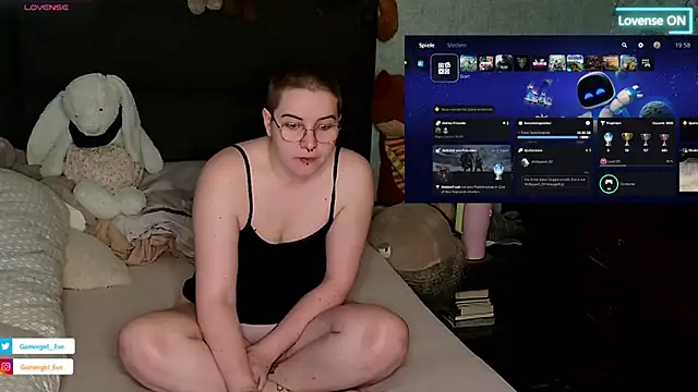 Snapshot of GamerGirl_Eve chatting on March 6, 6:59 pm GamerGirl Eve online show from March 6, 6:59 pm