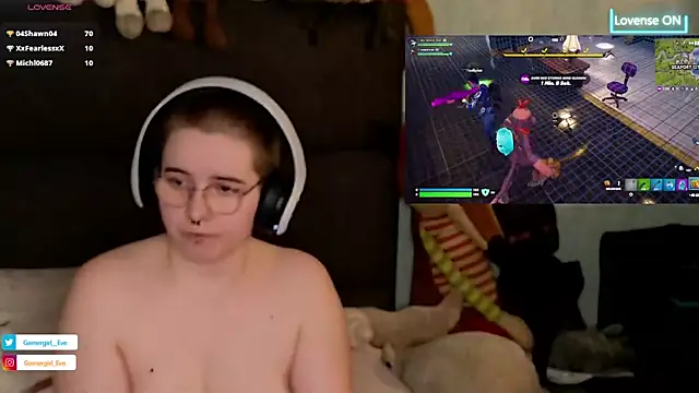 Snapshot of GamerGirl_Eve chatting on March 9, 10:19 pm GamerGirl Eve online show from March 9, 10:19 pm