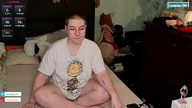 Snapshot of GamerGirl_Eve chatting on March 20, 7:14 pm GamerGirl Eve online show from March 20, 7:14 pm