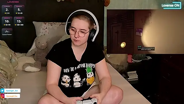 Snapshot of GamerGirl_Eve chatting on March 21, 7:13 pm GamerGirl Eve online show from March 21, 7:13 pm