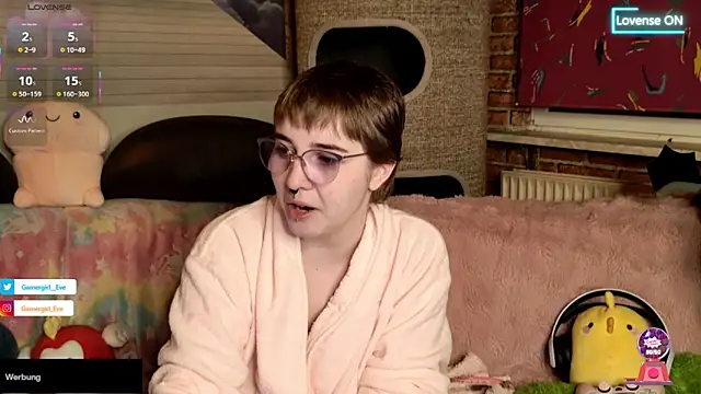 Snapshot of GamerGirl_Eve chatting on September 11, 7:25 pm GamerGirl Eve online show from September 11, 7:25 pm