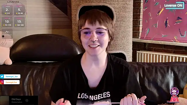 Snapshot of GamerGirl_Eve chatting on September 25, 6:11 pm GamerGirl Eve online show from September 25, 6:11 pm