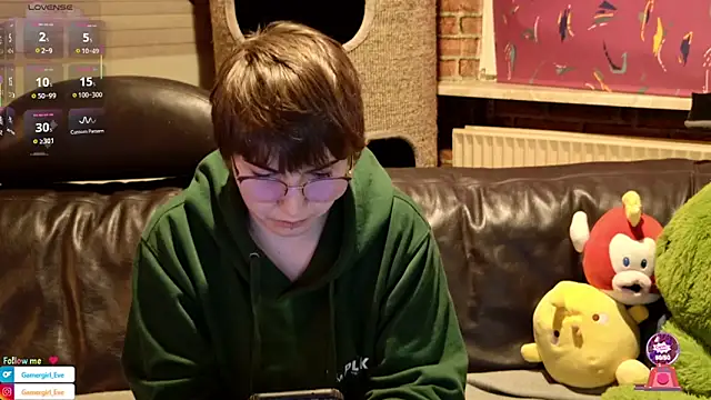 Snapshot of GamerGirl_Eve chatting on October 8, 7:22 pm GamerGirl Eve online show from October 8, 7:22 pm