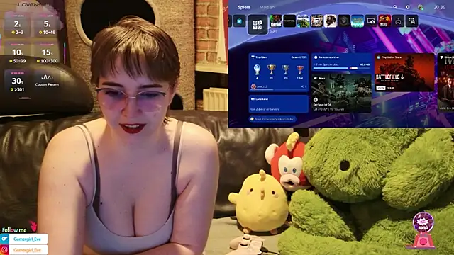 Snapshot of GamerGirl_Eve chatting on October 9, 6:39 pm GamerGirl Eve online show from October 9, 6:39 pm