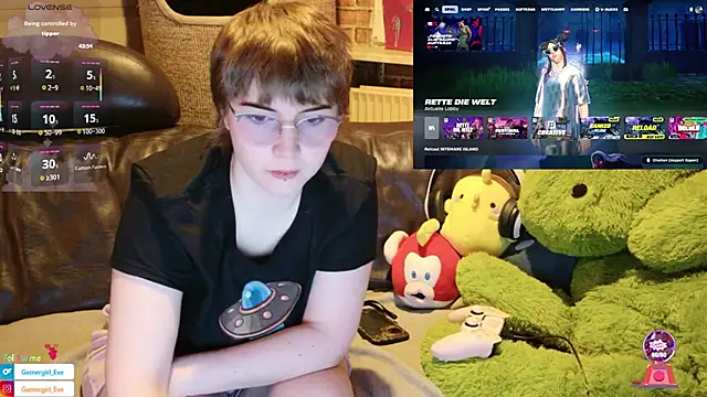 Snapshot of GamerGirl_Eve chatting on October 10, 6:51 pm GamerGirl Eve online show from October 10, 6:51 pm