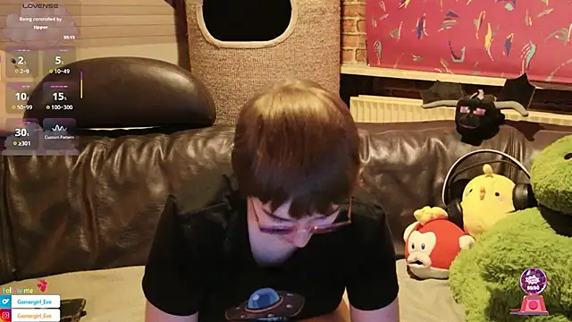 Snapshot of GamerGirl_Eve chatting on October 11, 6:06 pm GamerGirl Eve online show from October 11, 6:06 pm